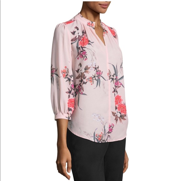 Elegant Floral Blouse - Picture 4 of 4